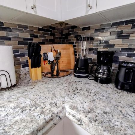 Cheerful 3-Bedroom Home /Ac+ Free Parking North Miami Beach Eksteriør bilde