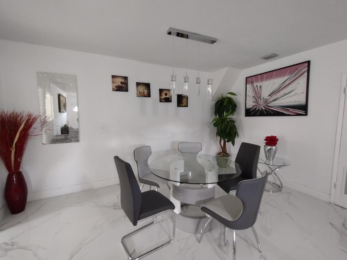 Cheerful 3-Bedroom Home /Ac+ Free Parking North Miami Beach Eksteriør bilde
