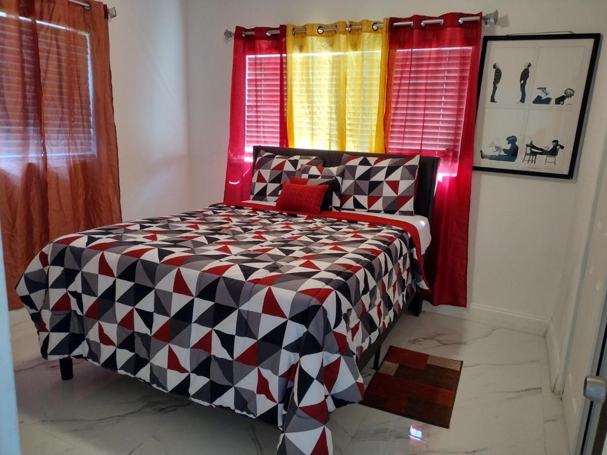 Cheerful 3-Bedroom Home /Ac+ Free Parking North Miami Beach Eksteriør bilde