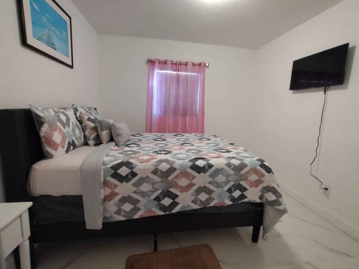 Cheerful 3-Bedroom Home /Ac+ Free Parking North Miami Beach Eksteriør bilde