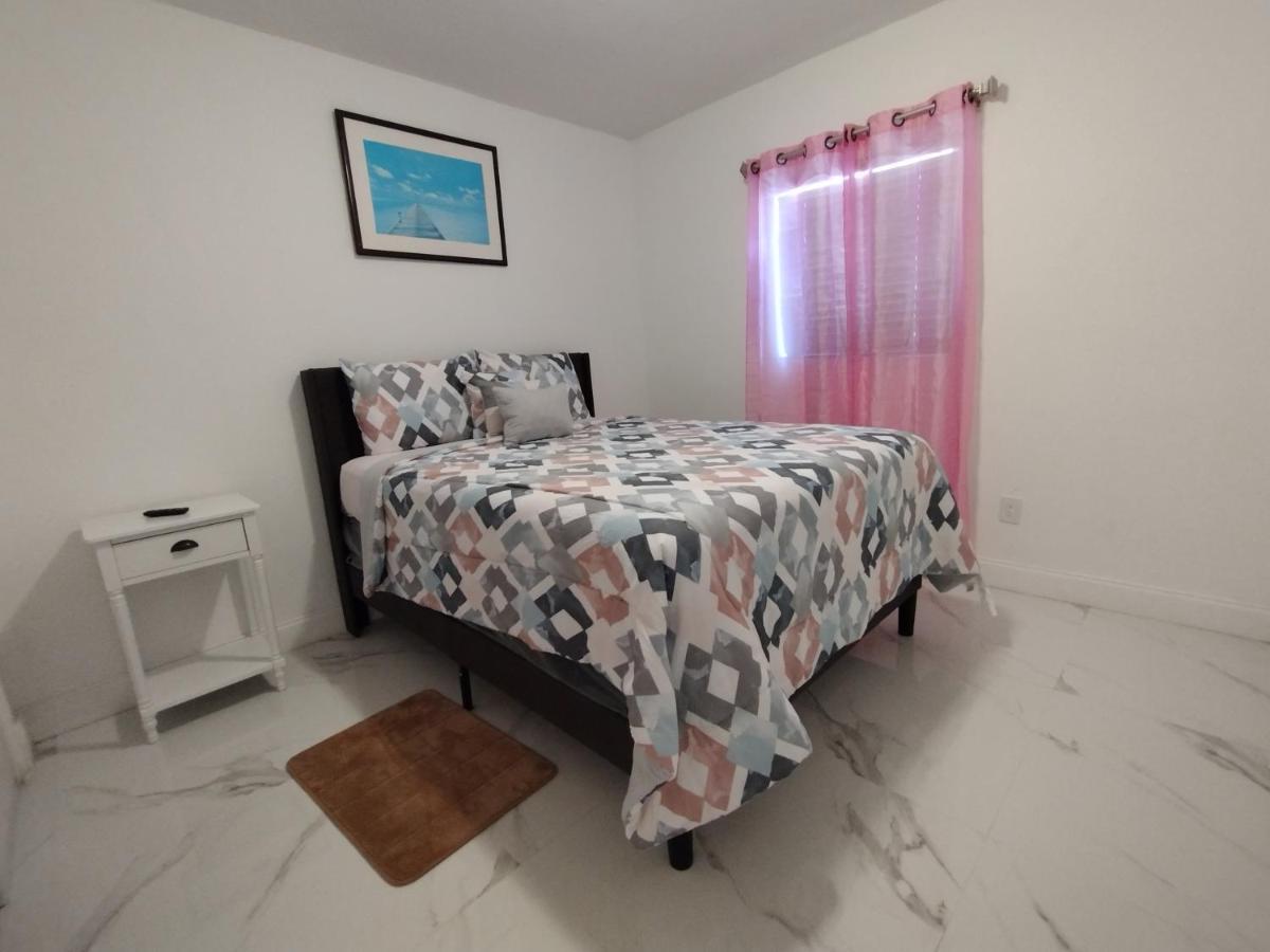 Cheerful 3-Bedroom Home /Ac+ Free Parking North Miami Beach Eksteriør bilde