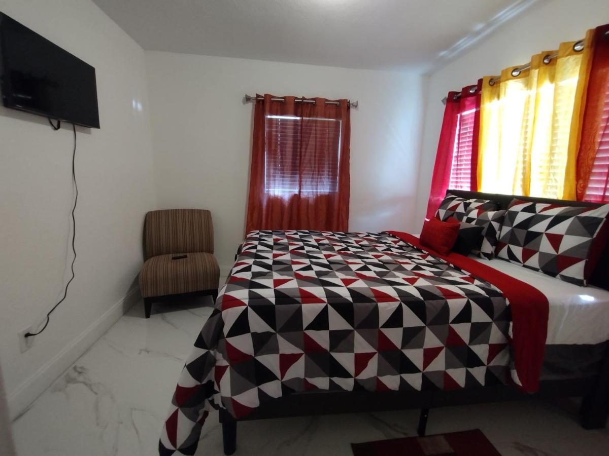 Cheerful 3-Bedroom Home /Ac+ Free Parking North Miami Beach Eksteriør bilde