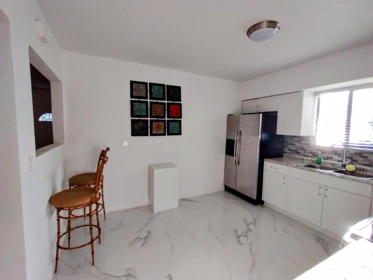 Cheerful 3-Bedroom Home /Ac+ Free Parking North Miami Beach Eksteriør bilde
