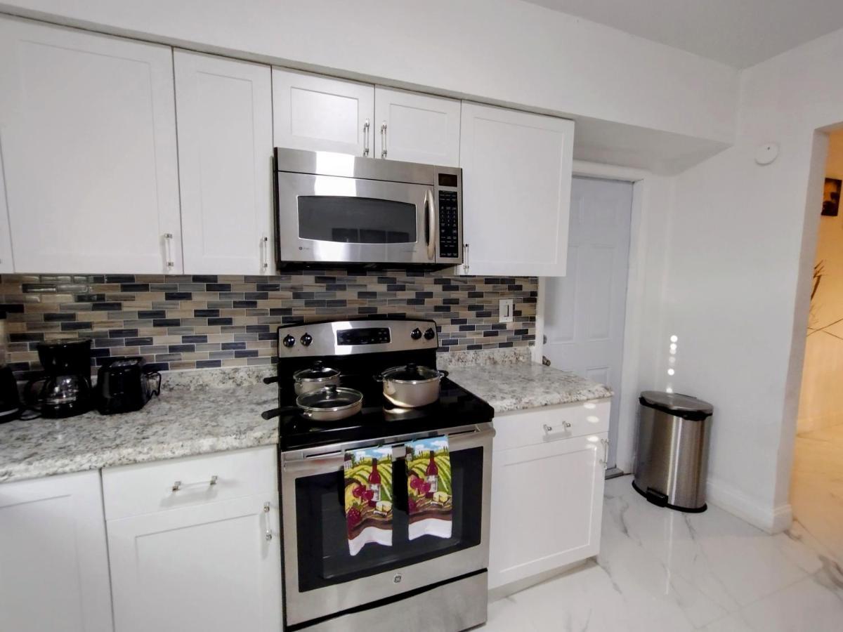 Cheerful 3-Bedroom Home /Ac+ Free Parking North Miami Beach Eksteriør bilde