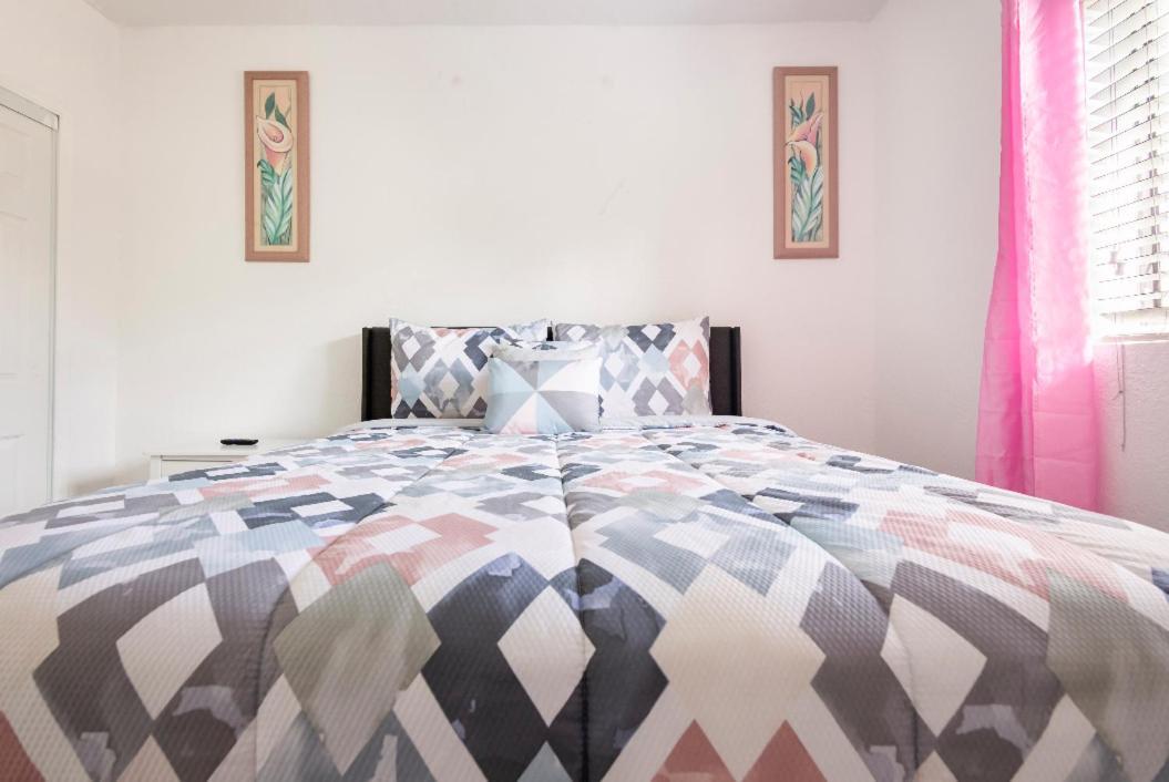 Cheerful 3-Bedroom Home /Ac+ Free Parking North Miami Beach Eksteriør bilde