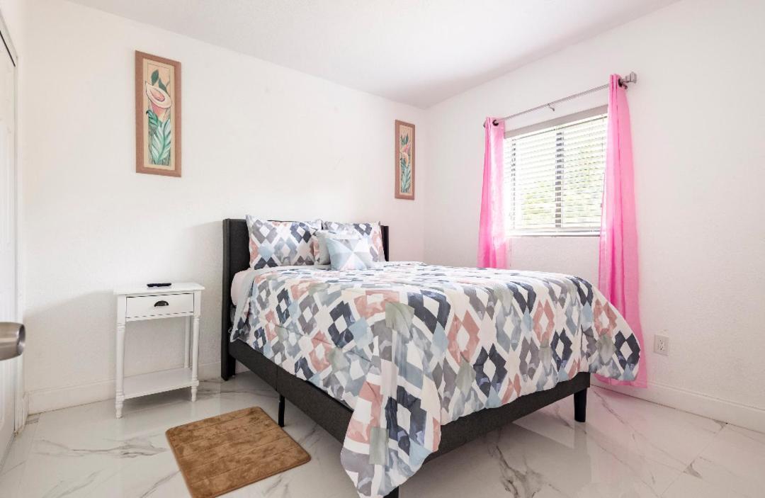 Cheerful 3-Bedroom Home /Ac+ Free Parking North Miami Beach Eksteriør bilde