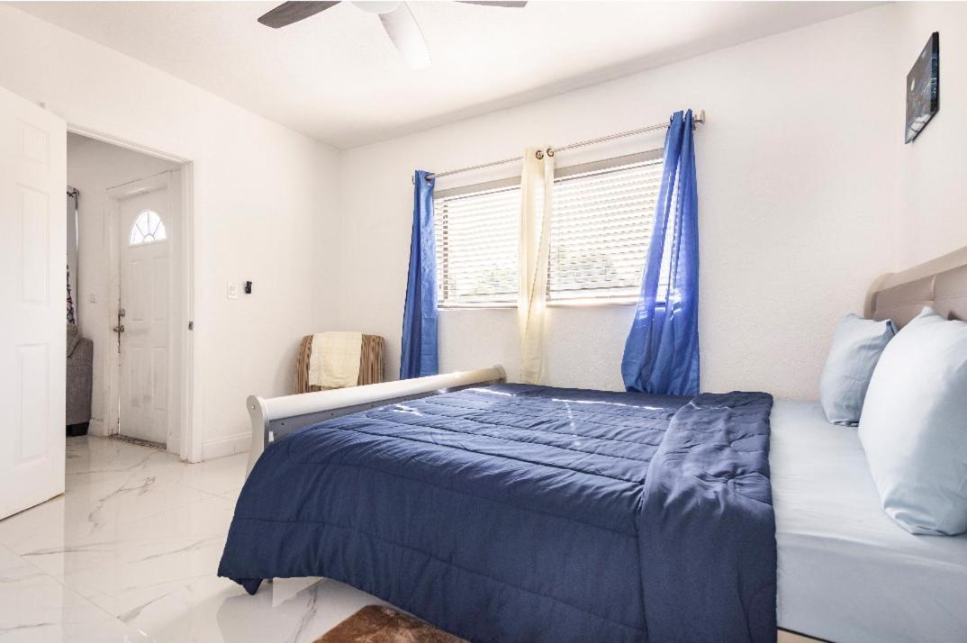 Cheerful 3-Bedroom Home /Ac+ Free Parking North Miami Beach Eksteriør bilde